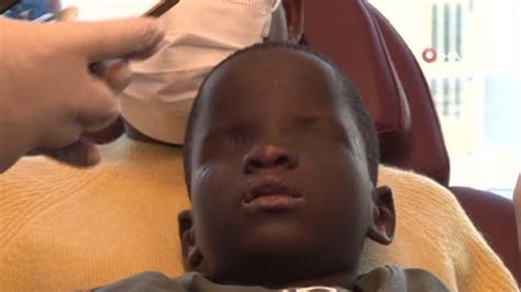 A­f­r­i­k­a­’­d­a­ ­ü­v­e­y­ ­a­n­n­e­s­i­ ­t­a­r­a­f­ı­n­d­a­n­ ­y­ü­z­ü­n­e­ ­a­s­i­t­ ­d­ö­k­ü­l­e­n­ ­ç­o­c­u­k­,­ ­t­e­d­a­v­i­ ­i­ç­i­n­ ­T­ü­r­k­i­y­e­’­d­e­